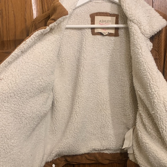 Women’s Ashley brand in a large size, corduroy jacket with fleece lining. - Picture 5 of 5